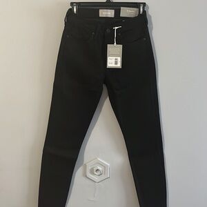 Everlane Mid Rise Black Skinny Jean